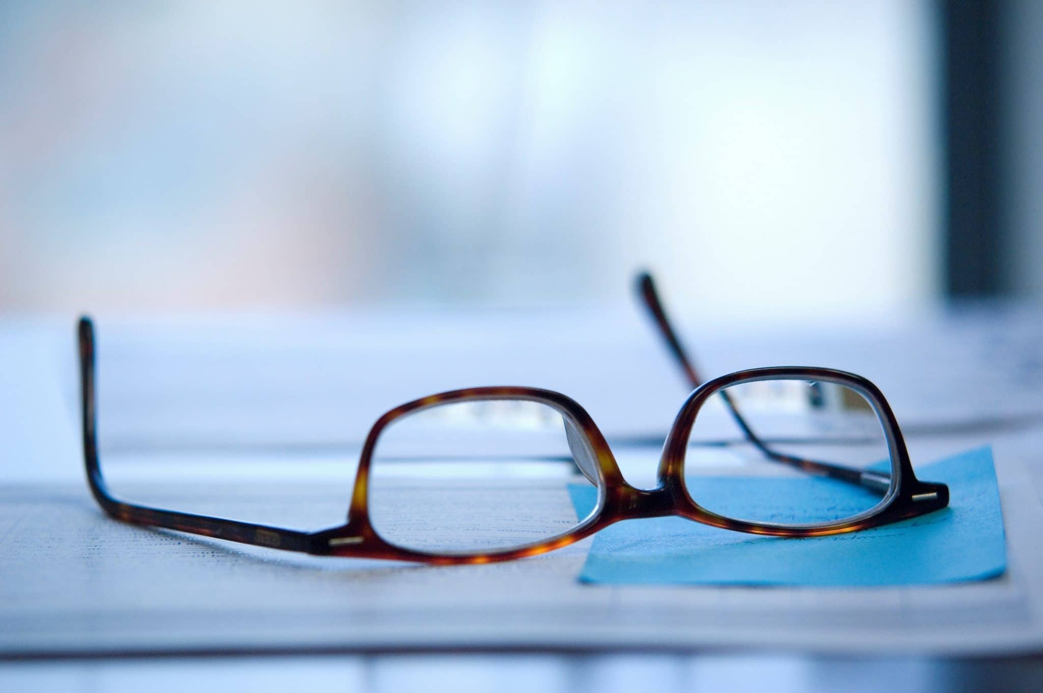 Eyeglasses on a post-it note